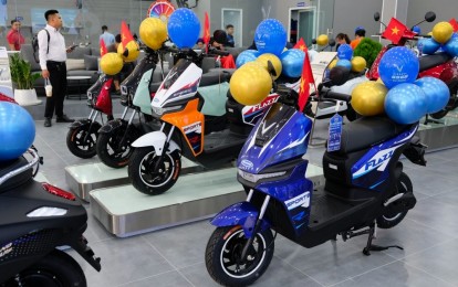 Cuộc cạnh tranh giữa xe máy điện và xe máy xăng tại Việt Nam ngày càng nóng